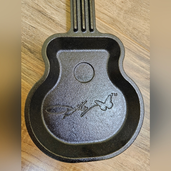 New Lodge Dolly Parton Rockstar Guitar Mini Skillet - Picture 4 of 6